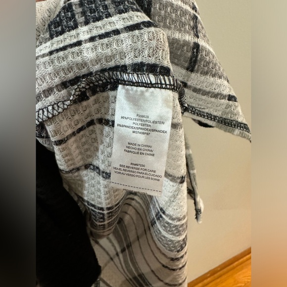 NWT MD Almost Famous Split Plaid Waffle Knit Long Sleeve Shirt - Picture 5 of 7